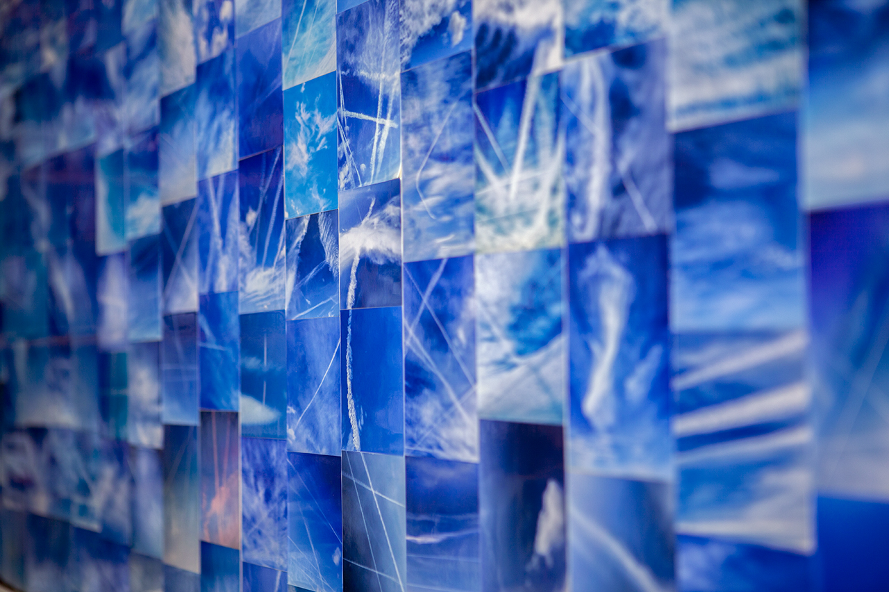 Look! Up in the sky!,2019