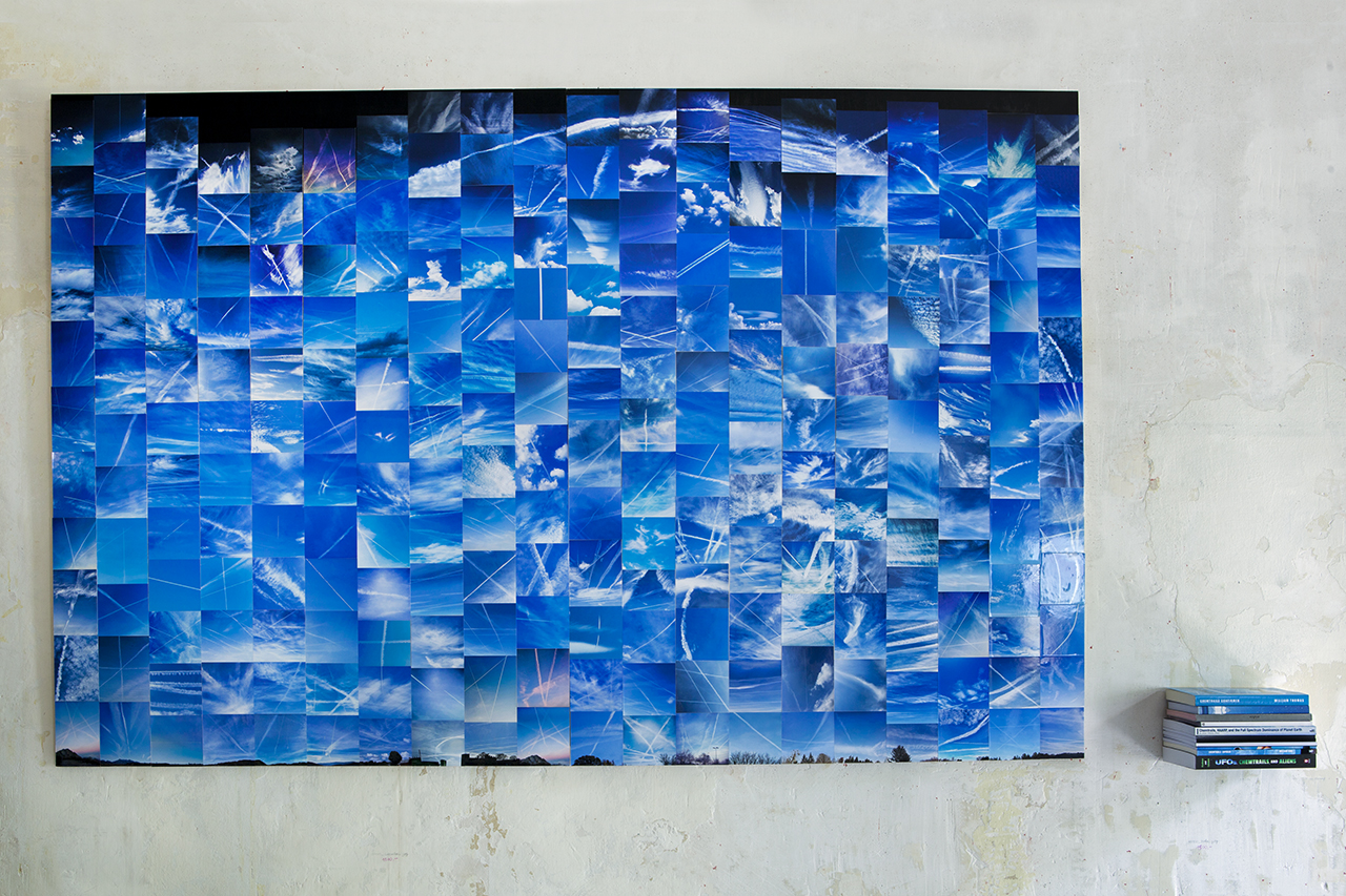 Look! Up in the sky!,2019